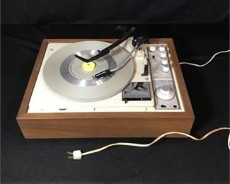 Lot 3
KLH turntable model 24