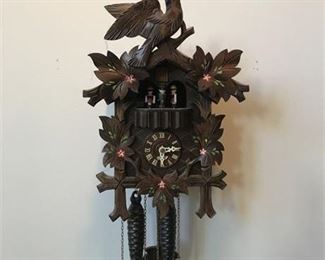 Lot 064
wood carved cuckoo clock