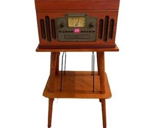 Lot 006
Crosley CD/ AM/ FM Record Player