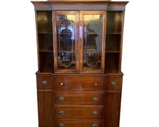 Lot 019
Mahogany Secretary Bookshelf
