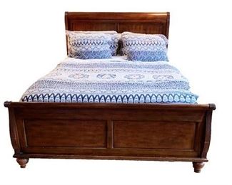 Lot 028-1
Crescent Fine Furniture Sleigh Bed