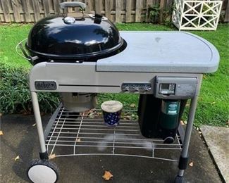 Lot 071
Weber Performer Charcoal Grill