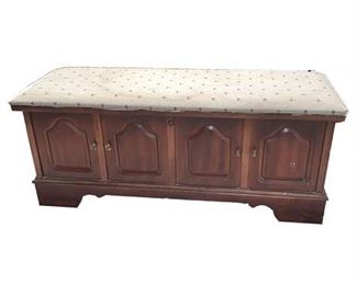 Lot 248
Lane Cedar Blanket Chest