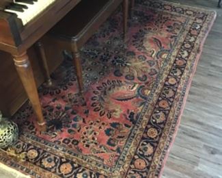 Sarouk Persian rug in lovely condition. 1920–1930