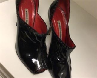 Manolo Blahnik sz39 black patent pumps heels $110
