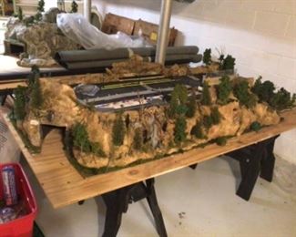 VTG TRAIN SET w/accessories on boards w/work horse stands. >>>> $1,250 / OBO