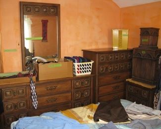 Dressers, Night Stand that goes with Queen Size Bed