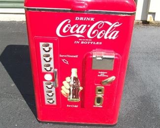 1992 plastic drink cooler with drain and lift lid