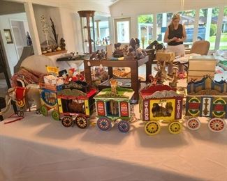 Vintage Steiff 1988 LIMITED EDITION  Golden Age of the Circus Train Set
*complete w/2 bears, table, lion, tiger and giraffe 