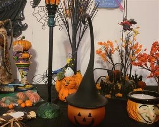 Lantern & pumpkin w/hook witches hat = Dept 56