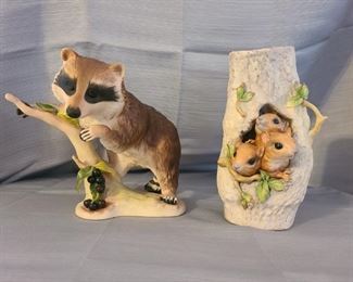 Vintage Cybis ~ "Raffles" The Raccoon - 1965
Vintage & Rare ~ Cybis 3 squirrels in a tree trunk #152