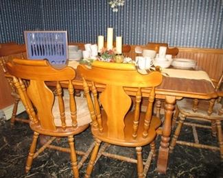 large dining table with 1 leaf & 6 chairs