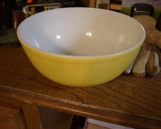 Pyrex mixing bowl