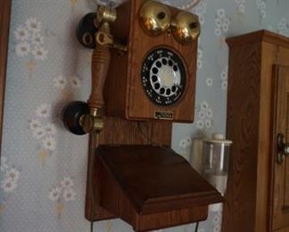 vintage telephone--works