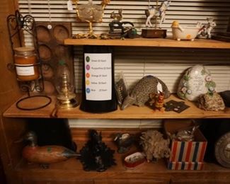decor-nut crackers, armadillo, sea shells