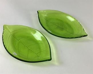 2 Green Serving Platers 