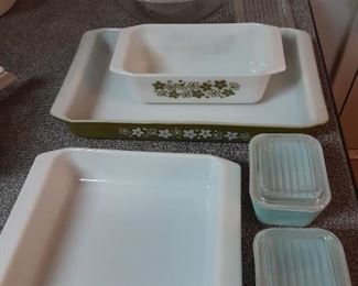 Vintage Pyrex Casseroles