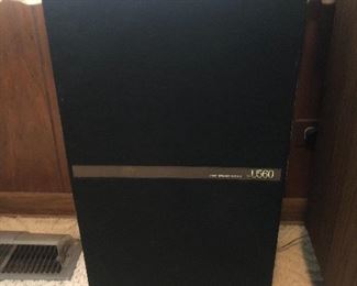 Sony SS-U560 speakers (only one if photographed)