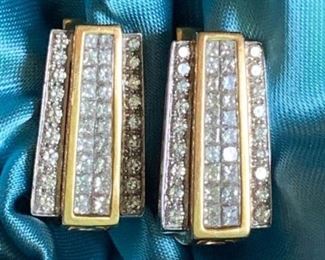 201 18K Gold  Diamond Earrings
