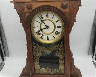 Lot 085
Antique Mantle Wood Case Clock