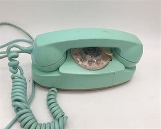 Lot 290
1969 702b The Princess Phone Aqua