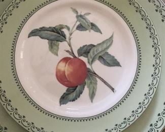 Lovely 22 Pc Set
     Andrea by Sadek
“Winterthur” Adaption 
     Made in Japan 