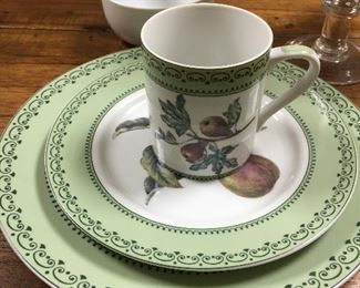 Close Up of Andrea by Sadek 
“Winterthur” Adaptation Set 
      Made in Japan
22 Piece Set