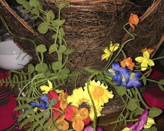 Grapevine & Flower Rabbit Hat Centerpeice