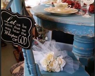 Beautiful Faux Finished Distresses Oak Pedestal Breakfast Table & 2 Matching Oak Chairs