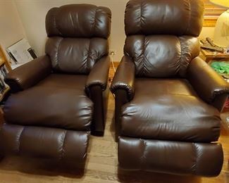 Lazboy Leather Pinnacle Wall Hugger Electric Recliners Foot and Back button controls. $400 each - Total of $800 - Can be bought individually