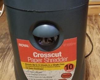 Royal Cross Cut Shredder - $15