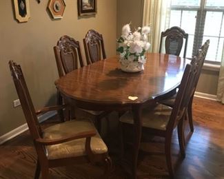 19 Dining Table with 6 chairs and 3 leaves