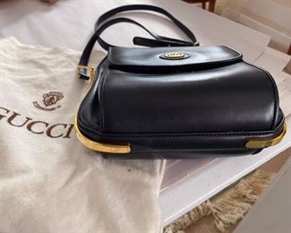#189 - $200 Vintage Gucci Italy leather crossbody shoulder purse , navy, very good apparent condition 9" x 8"