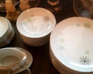 Harmony House Snowflake midcentury pattern dish set