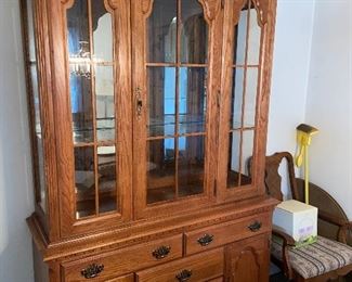 Broyhill China cabinet $185