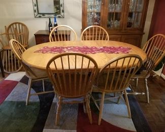 Oak table and 8 chairs Vg condition