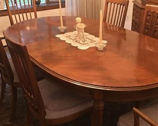 Mint condition Dining Table and Chairs with leaves and pads
