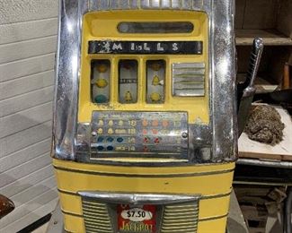 Vintage 1940’s WORKING Mills 5 cent Slot Machine, $7.50 Jackpot