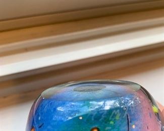 Cannot read name on this signed paperweight