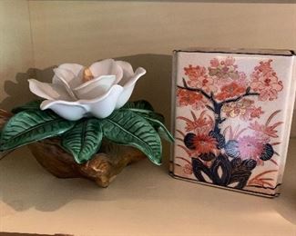 Magnola, Asian pottery vase with frog