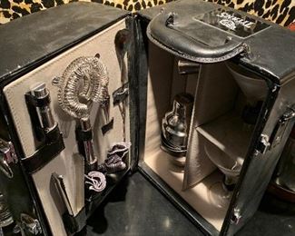 Titans souvenir travel bar, leather case