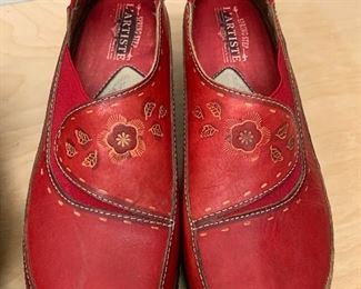 L’Artiste hand tooled Leather clogs
