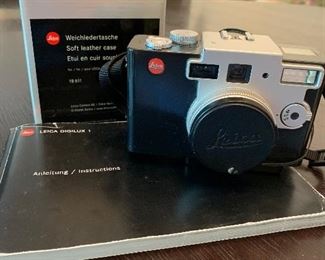 Leica Digilux 1 digital camera with accessories