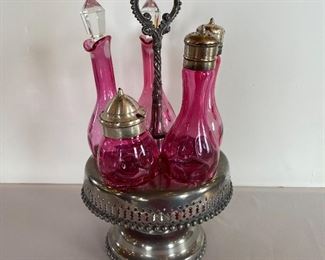 Cranberry Castor Set