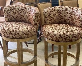 Swivel bar stool 39inch Tall like new