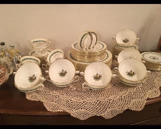 Vtg Wedgewood Appledore fruit basket with gold trim complete set of dinnerware of 12