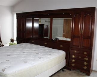 KING BED WALL UNIT