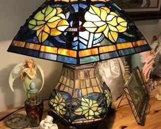 Double illuminated stained glass lamp
