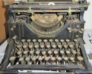 Antique Underwood Standard Typewriter No.4