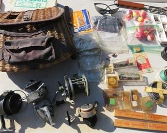 Vintage Wicker Woven & Leather Fishing Creel Basket with Front Pocket & Strap, Fishing Gear